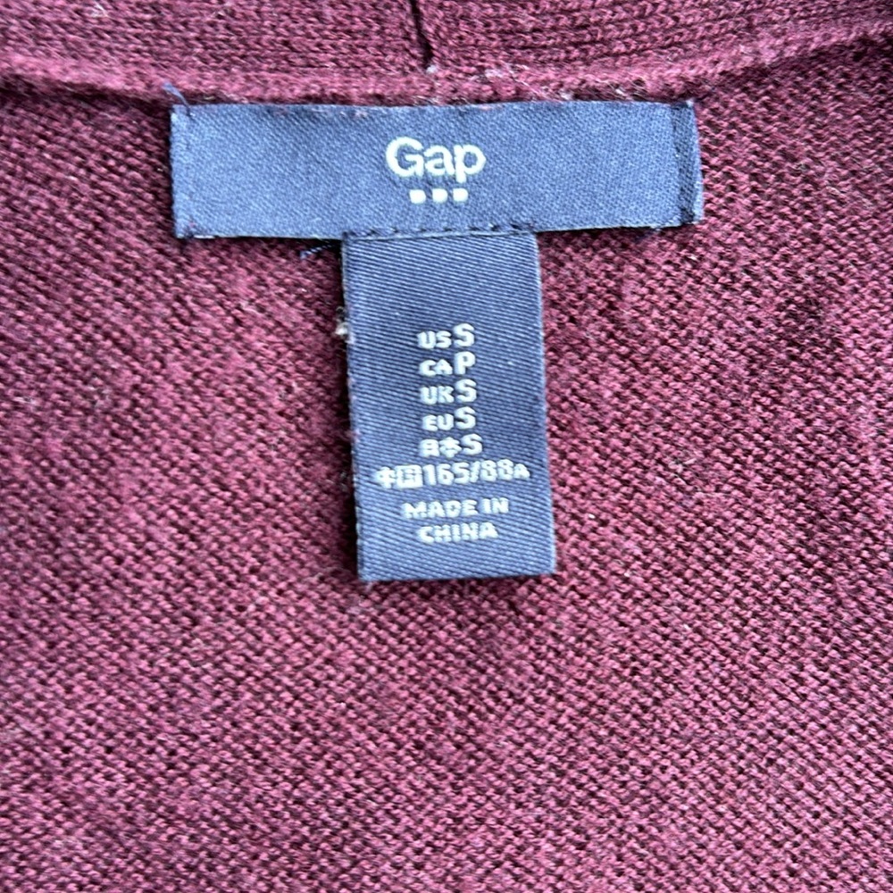 GAP Cardigan - Picture 2 of 5